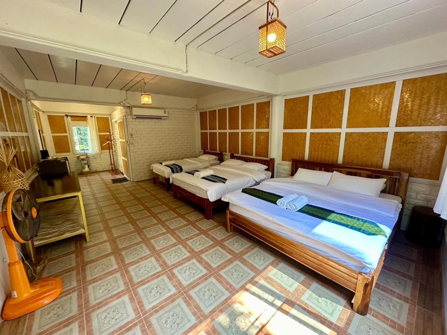 Hotel Golden Sword With Boat Kanchanaburi Exterior foto