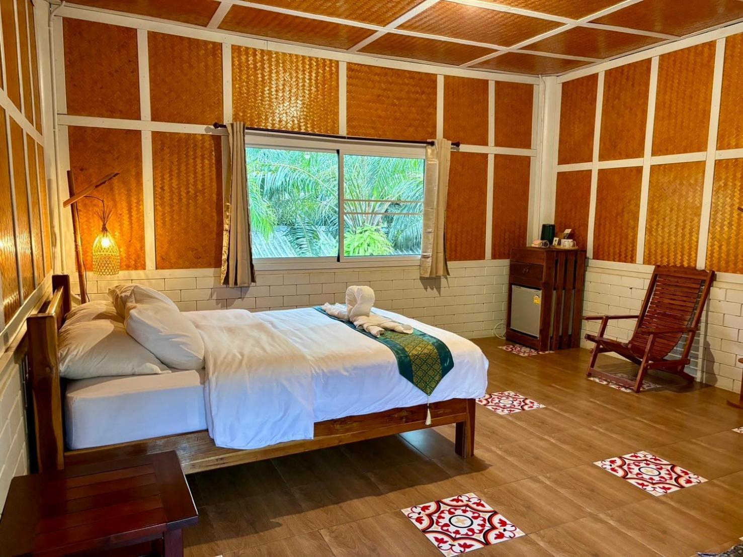 Hotel Golden Sword With Boat Kanchanaburi Exterior foto